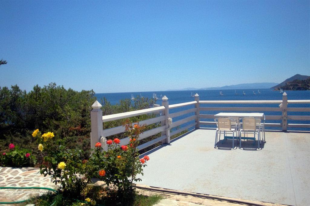Kavos Bay Seafront Hotel Agia Marina  Экстерьер фото