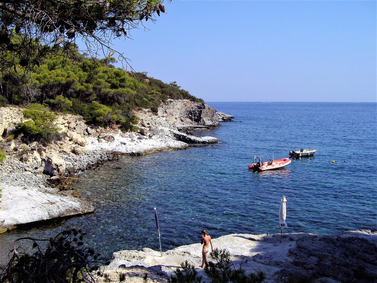 Kavos Bay Seafront Hotel Agia Marina  Экстерьер фото